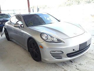 PORSCHE PANAMERA 2 2012
