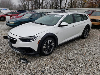 BUICK REGAL TOURX ESSENCE 2018