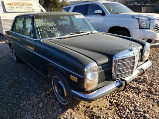 1972 MERCEDES-BENZ 200D