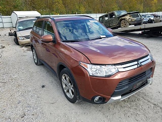 MITSUBISHI OUTLANDER SE 2015