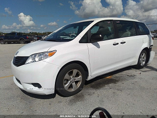 TOYOTA SIENNA XLE/LIMITED, 2017