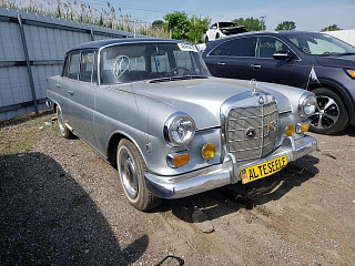 1966 MERCEDES-BENZ 200
