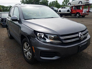 VOLKSWAGEN TIGUAN S 2015