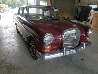 1967 MERCEDES-BENZ 200D