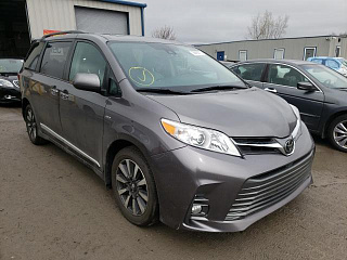 TOYOTA SIENNA XLE 2018